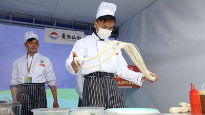 拉面技藝哪家強？來看青?；〉倪@場比拼！